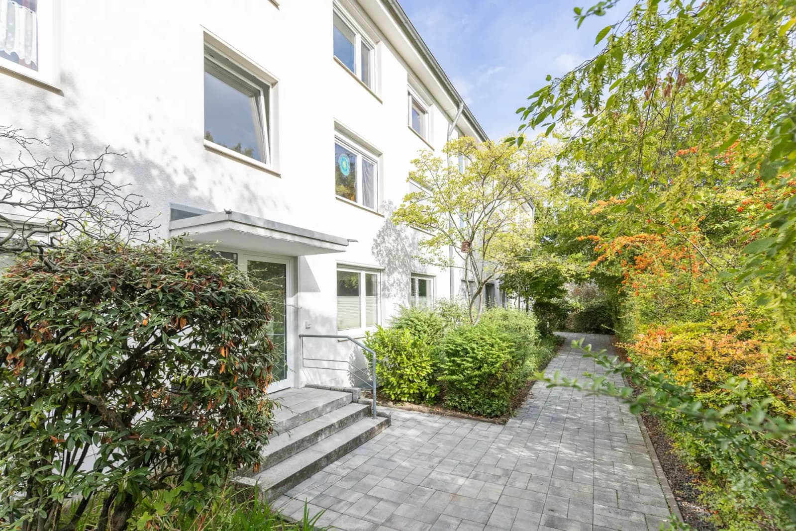 Familienfreundlich & modernisiert: 4 Zimmer mit Balkon und Einbauküche in Bonn