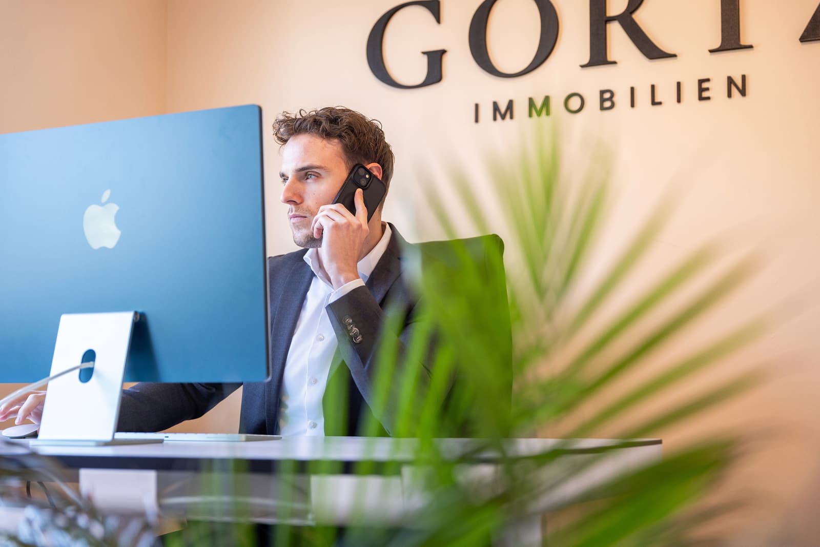 Vermarktungstart über Immobilienplattformen, Social Media und Kundendatenbank